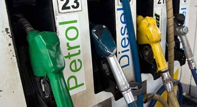 Petrol-Diesel के दामों में कटौती, जानिए आज तेल की कीमतें