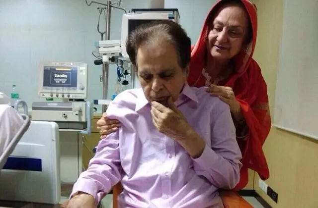 Dilip Kumar recovers from his health issues might get discharge from the hospital in few days, सुपरस्टार एक्टर दिलीप कुमार की हालत में सुधार, जल्द मिलेगी अस्पताल से छुट्टी