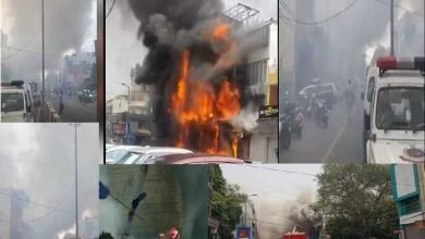 Delhi: Fire breaks out at a clothing showroom in Central Market of Lajpat Nagar area; 16 fire tender on the spot दिल्ली आग की ख़बरें