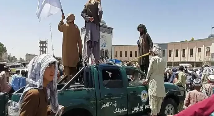 अफगानिस्तान पर तालिबान का कब्जा, राष्ट्रपति गनी ने छोड़ा देश