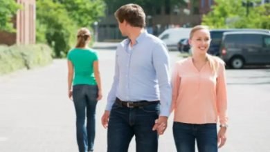 LifeStyle News Is your boyfriend doing a double cross with you relationship, कहीं आपका बॉयफ्रेंड आपसे डबल क्रॉस तो नहीं कर रहा है? Life News