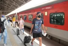 Indian-railway-to-be-provide-blankets-and-sheets-again-to-passengers-in-train
