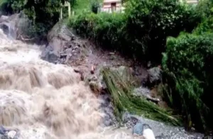 Himachal-Pradesh-Uttarakhand-heavy-rain-flood-cause-81-death-landslides-destroyed-millions
