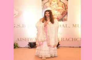 Aishwarya Rai Bachchan celebrated 50th birthday on 1st Nov with daughter Aaradhya and Mother video viral
